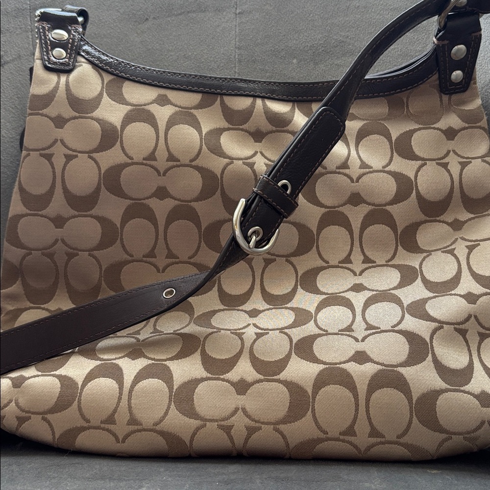 EUC Coach Tan and Brown Signature Shoulder Bag - Picture 4 of 5